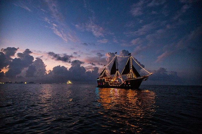 Romantic Dinner on a Spanish Galeon in Cancun - Dinner choices, drinks, and the saxophone