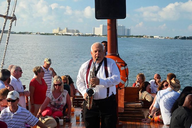 Romantic Dinner on a Spanish Galeon in Cancun - The 2.5-hour route around Nichupte Lagoon