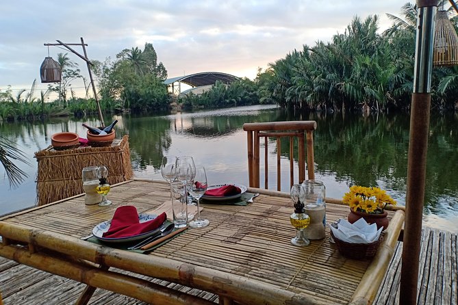 Romantic Dinning On The Bamboo Raft - A strong choice for proposals and anniversaries