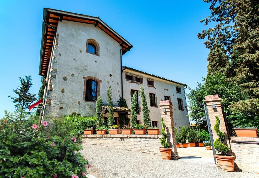 Romantic Escape in Tuscany with Overnight and Wine Tasting - Breakfast: useful, but not the star