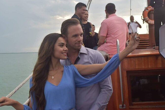 Romantic Experience Sunset Dinner Columbus in Cancun (2x1 price) - National open bar and live saxophone