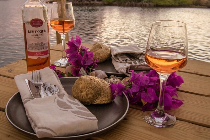 Romantic Floating Picnic Experience - Starting at Shaker Cruising Bar in Brakkeput Ariba