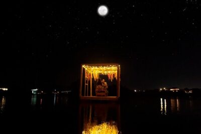 Romantic Floating Picnic Experience