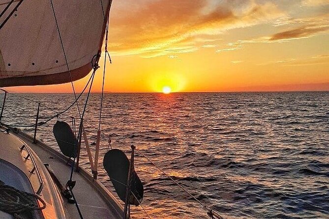 Romantic Luxury Sunset sailing - Mooring in a Protected Bay