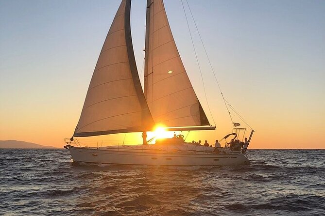 Romantic Luxury Sunset sailing - What Comes With the Yacht