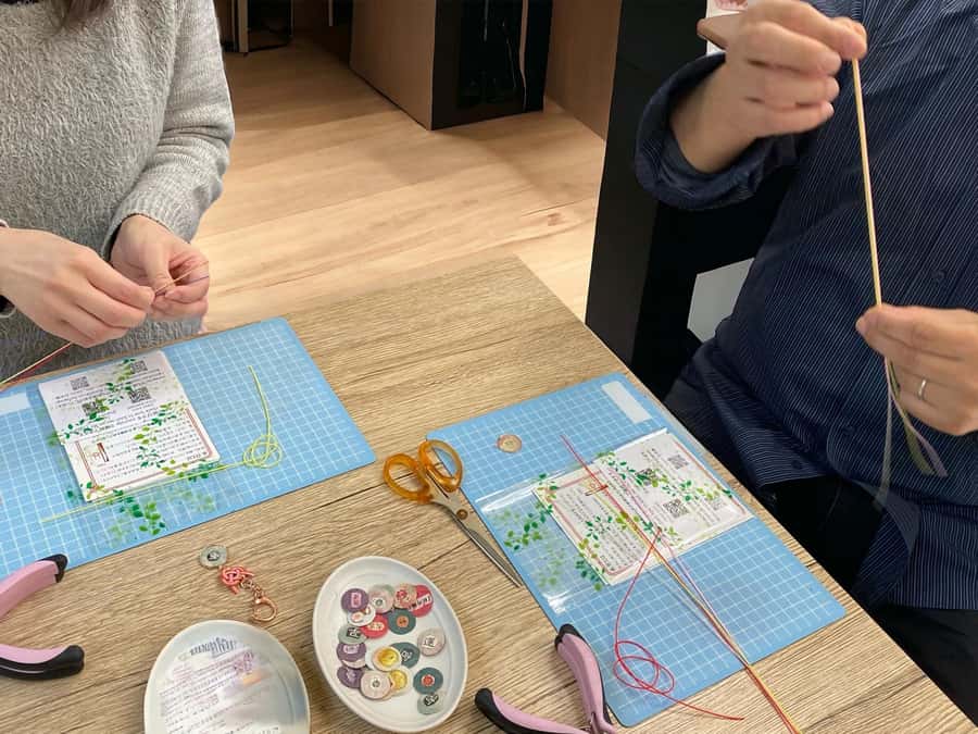 Romantic Mizuhiki Knot and Omikuji Washi Charm Workshop Ueno - Step by step: learning the knot and making the charm