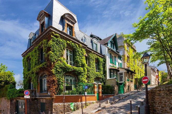Romantic Montmartre: Paris Lost Lovers Exploration Game and Tour - Starting at Boulevard de Clichy