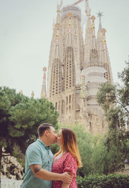 Romantic Photoshoot Experience for Couples in Barcelona - Key points to know before booking