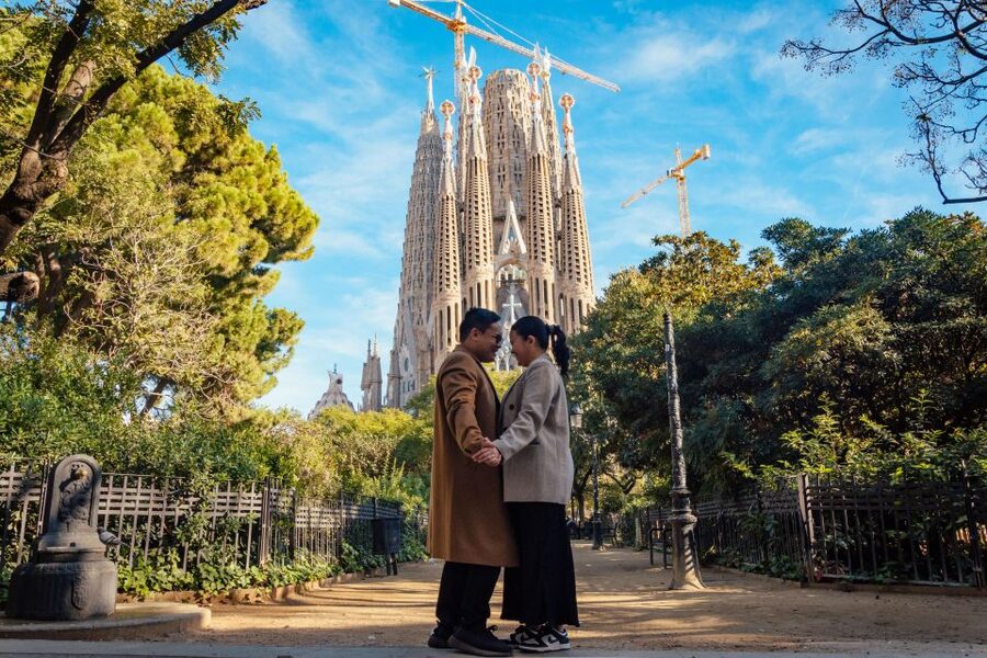 Romantic Photoshoot Experience for Couples in Barcelona - Why a Sagrada Familia photoshoot makes sense