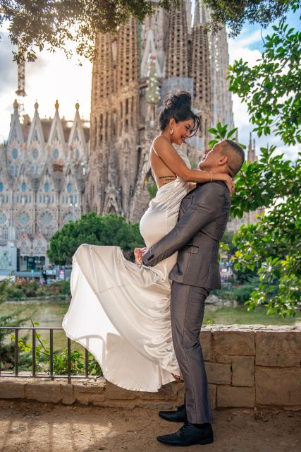 Romantic Photoshoot Experience for Couples in Barcelona - Who should book this experience