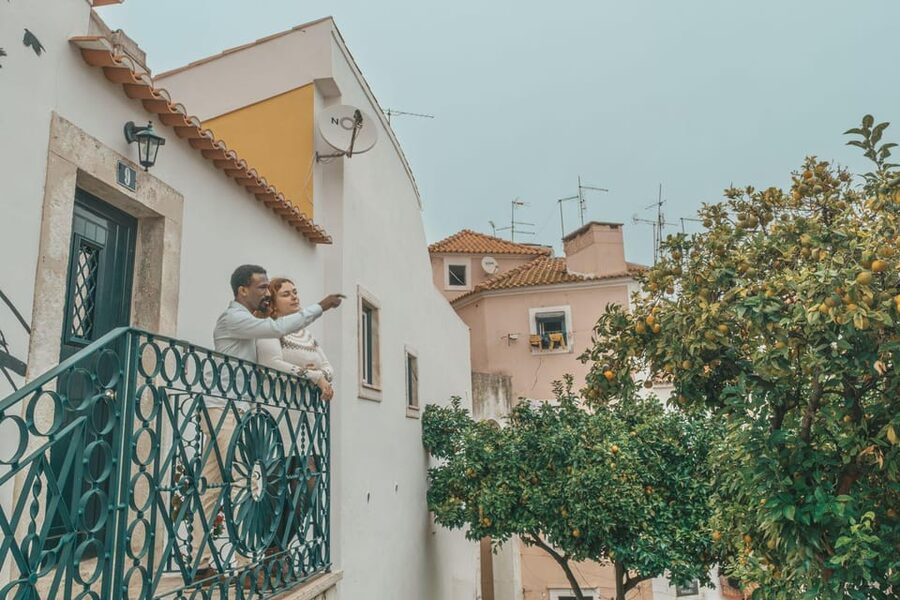 Romantic Photoshoot Experience for Couples in Lisbon - What the Photographer Adds