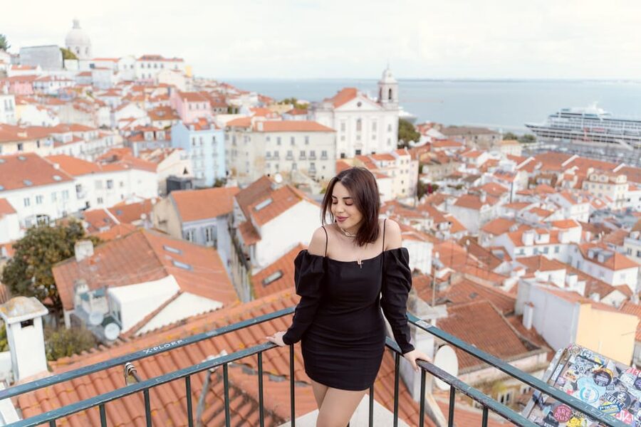 Romantic Photoshoot Experience for Couples in Lisbon - Receiving the Edited Pictures Within 48 Hours