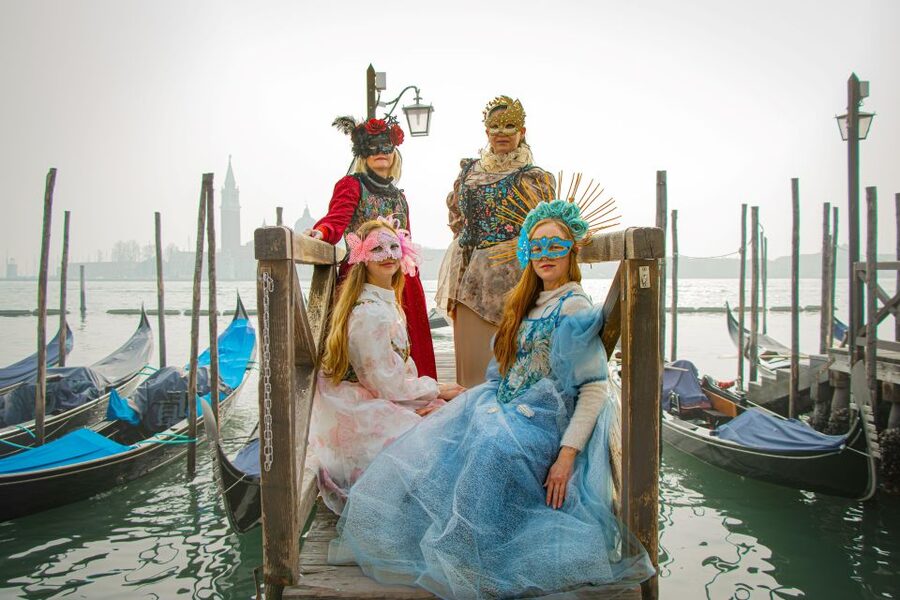 Romantic Photoshoot Experience for Couples in Venice - Who should book this experience?