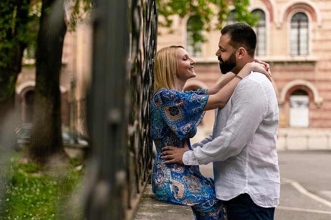 Romantic Photoshooting in Verona - Teatro Romano brings a theatrical backdrop
