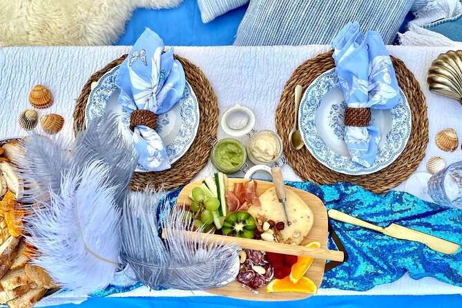 Romantic Picnic - Arriving at the Bogatell Seafront