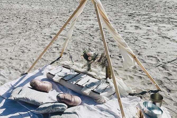 Romantic Picnic by the beach - The beach setting and two-hour pace