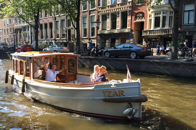 Romantic Private Boat Tour Amsterdam 90min incl welcome drink - What this Amsterdam cruise does well