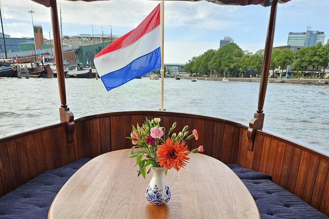 Romantic Private Boat Tour Amsterdam 90min incl welcome drink - The Nine Streets and the Jordaan area