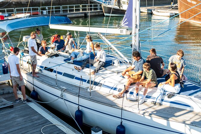 Romantic Private Sailboat in Lisbon for couples - What the crew and boat add