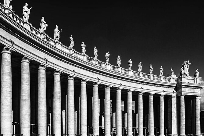 Romantic Rendezvous: Private Night Tour of Rome with Chauffeur - Piazza Navona and the shape of an ancient stadium