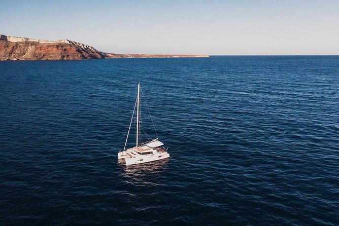 Romantic Sunset Catamaran Caldera Cruise incl. Meal & Drinks - The volcanic hot springs stop