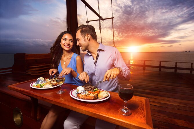 Romantic Sunset Dinner Cruise in Cancun with Open Bar - The first drinks and live music