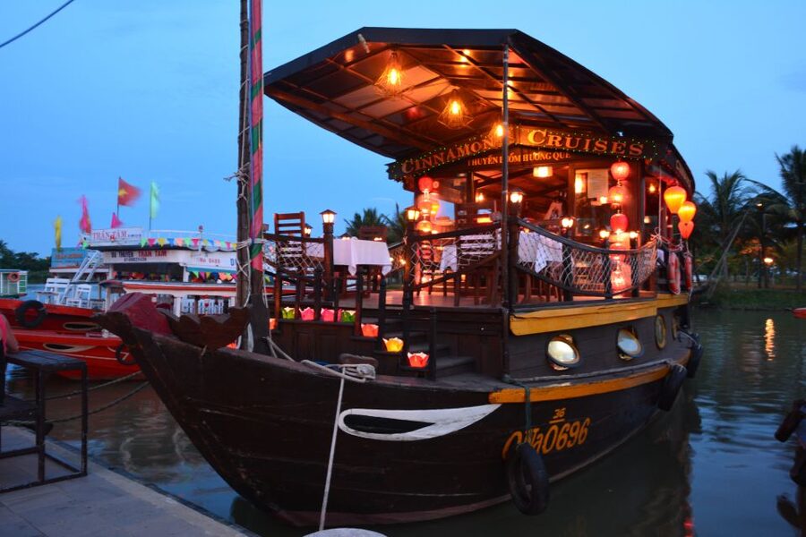 Romantic Sunset Dinner Cruise in Hoi An - What this cruise adds to a Hoi An evening
