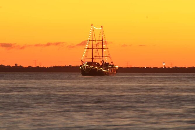 Romantic Sunset Dinner Cruising Experience - A date night on Nichupte Lagoon