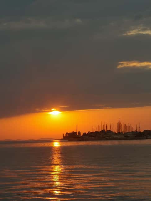 Romantic Sunset tour around Zadar with Drinks - Starting near Foša and finding the boat