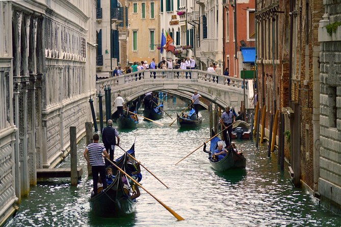 Romantic Venice: 30 Minute Gondola Ride with Serenade - Starting at Santa Maria del Giglio