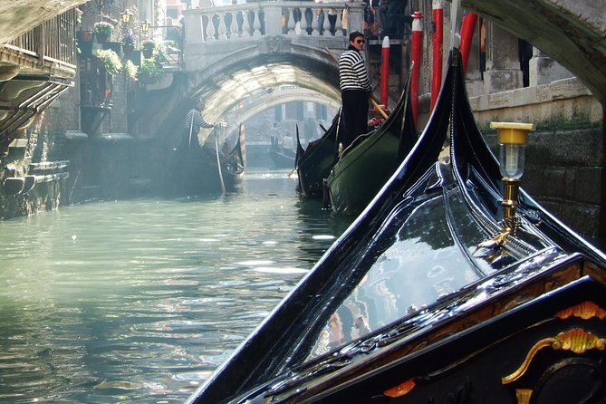 Romantic Venice: 30 Minute Gondola Ride with Serenade - What the gondolier does, and does not do
