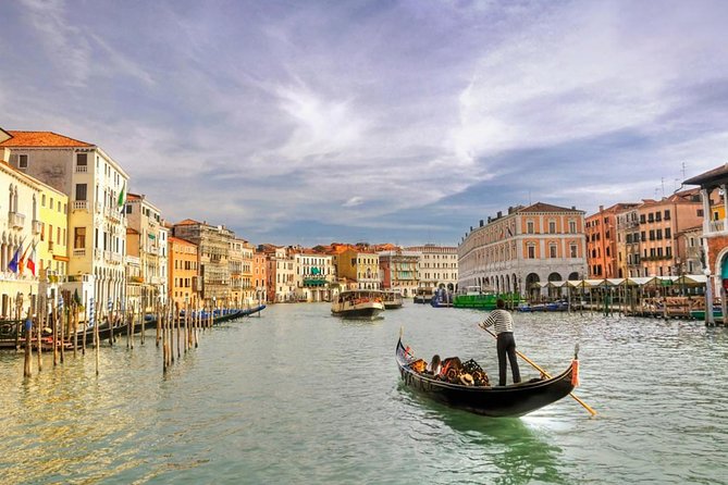 Romantic Venice: 30 Minute Gondola Ride with Serenade - Timing problems and how to protect your evening