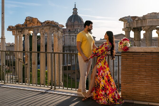 Rome: 1-Hour Private Photo Shoot for Family, Couples or Solo - The camera and the finished photographs