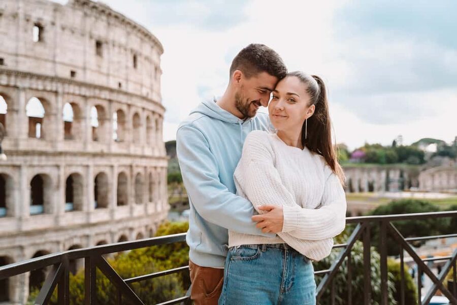 Rome: Romantic Couple Photoshoot Experience at the Colosseum - Key points to know before booking