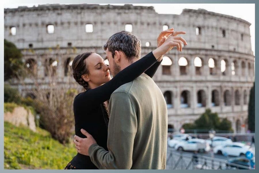 Rome: Romantic Couple Photoshoot Experience at the Colosseum - A short Rome photoshoot with a personal feel