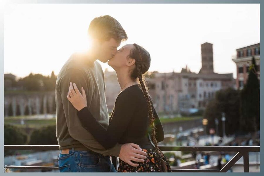 Rome: Romantic Couple Photoshoot Experience at the Colosseum - Posing help makes a real difference