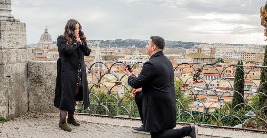 Rome: Romantic Proposal Shooting - Getting natural photographs instead of stiff portraits