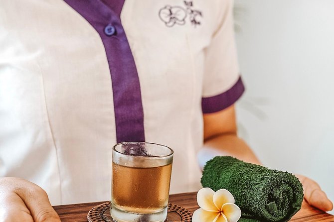 Royal Couple Spa - The five-minute lemongrass foot wash