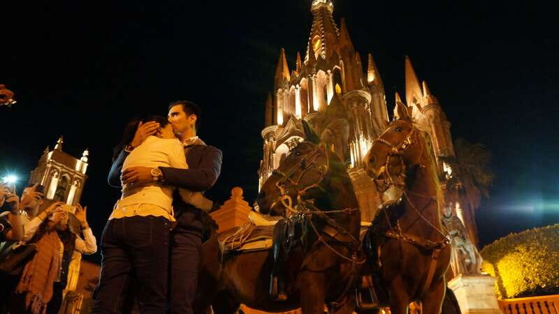 San Miguel: Romantic Horseback Riding at Sunset - Benito Juárez Park and the Parroquia in El Jardín