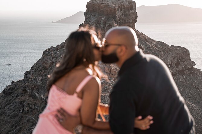 Santorini: Customized Private Photoshoot Walk in Oia - Morning, afternoon, or sunset?