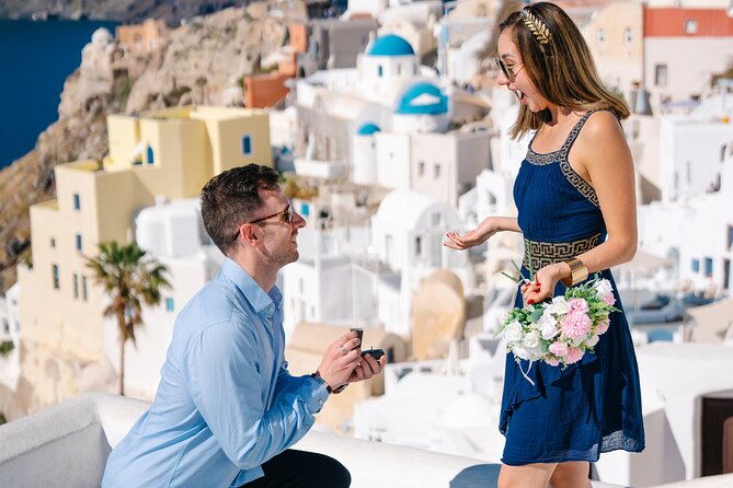 Santorini: Customized Private Photoshoot Walk in Oia - Walking through Oia’s best photo corners