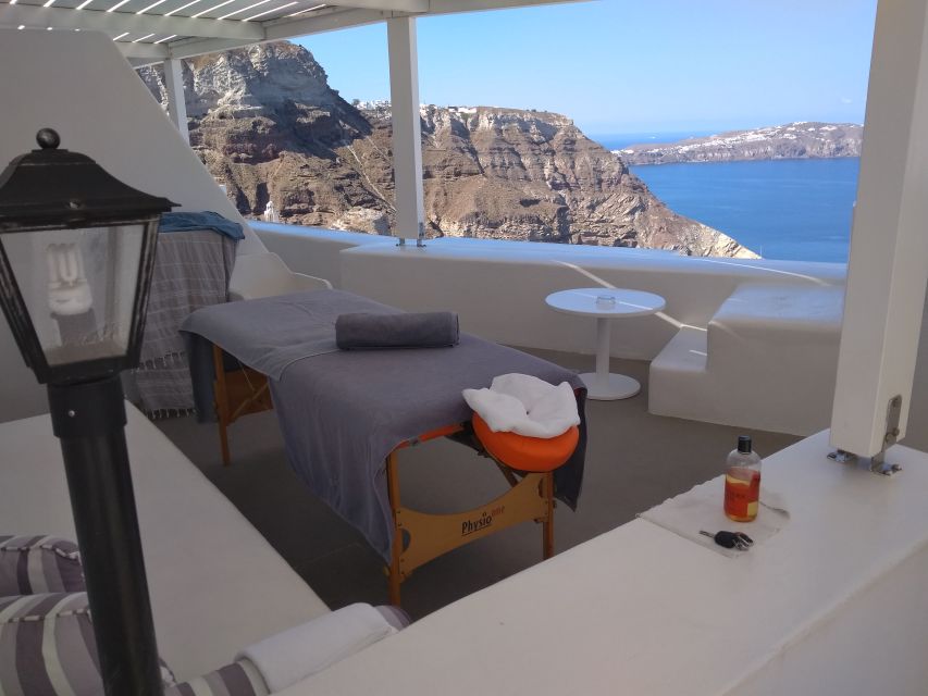 Santorini: Mobile Couples Massage at Your Private Villa - Aromatherapy, Oils, and Music