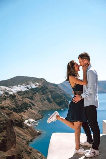 Santorini: Oia Private Couple Photoshoot with 35 Photos - Why a Santorini photo session can be worth the money