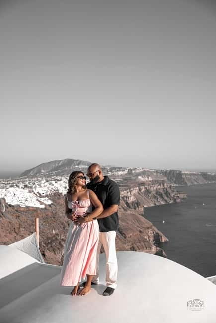 Santorini: Oia Private Couple Photoshoot with 35 Photos - The value of private Blue Dome access