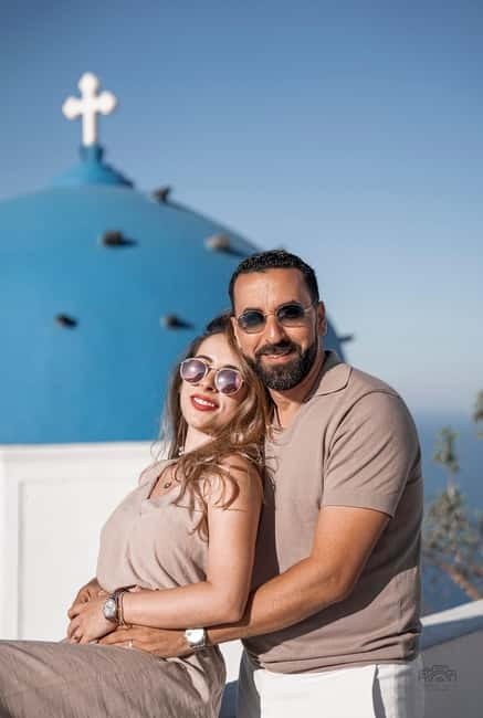 Santorini: Oia Private Couple Photoshoot with 35 Photos - Timing, comfort, and practical limits