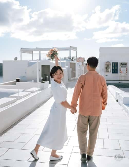 Santorini: Oia Private Couple Photoshoot with 35 Photos - Should you book the Santorini couple photoshoot?