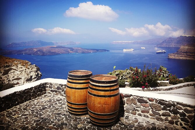 Santorini Private Romantic Tour with Dinner & Wine Tasting - Oia: postcard views with limited wandering time
