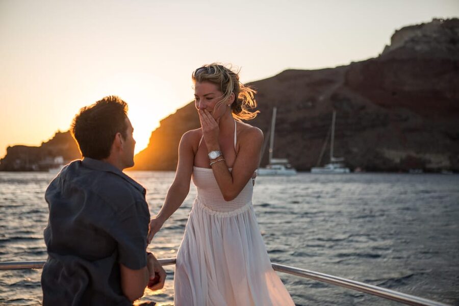 Santorini Proposal: A Luxury Photoshoot for Your Yes! Moment - Key points to know before booking