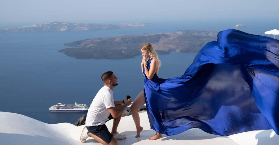 Santorini: Proposal Photoshoot l Private Entry to blue Dome - How the photographer helps you look natural