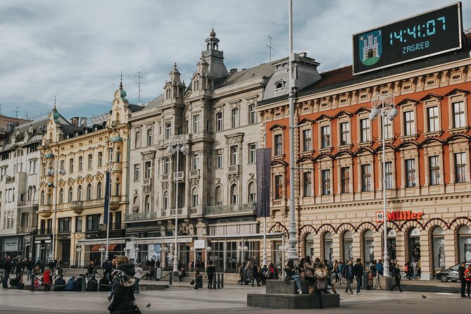 Searching for Love in Zagreb: Romantic Exploration Game and Tour - Old Zagreb, one clue at a time